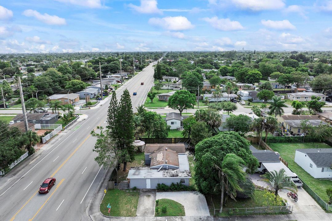 合同活跃: $270,000 (2 贝兹, 1 浴室, 1393 平方英尺)