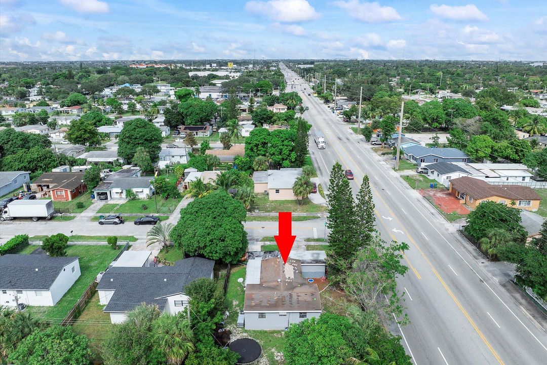 合同活跃: $270,000 (2 贝兹, 1 浴室, 1393 平方英尺)