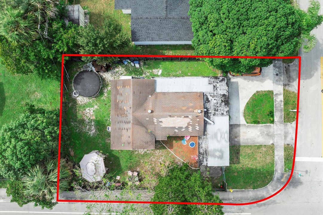 合同活跃: $270,000 (2 贝兹, 1 浴室, 1393 平方英尺)