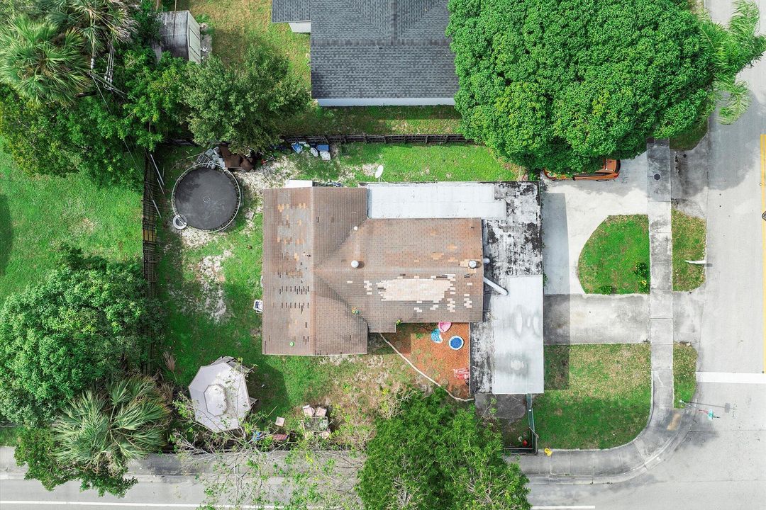 合同活跃: $270,000 (2 贝兹, 1 浴室, 1393 平方英尺)