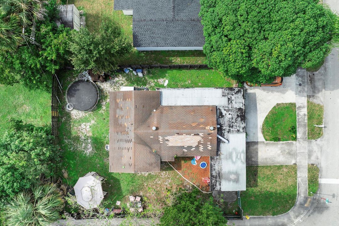 合同活跃: $270,000 (2 贝兹, 1 浴室, 1393 平方英尺)