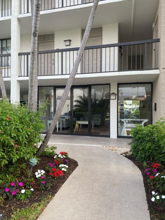 For Rent: $4,500 (2 beds, 3 baths, 1800 Square Feet)