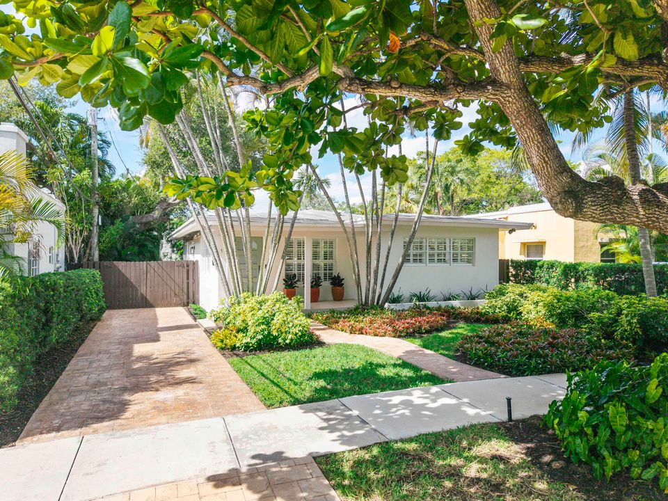 Active With Contract: $1,474,000 (3 beds, 2 baths, 2207 Square Feet)