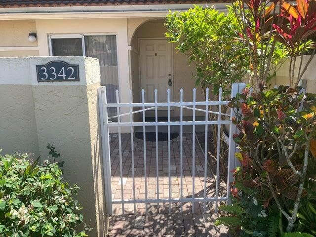 На продажу: $350,000 (2 спален, 2 ванн, 1142 Квадратных фут)