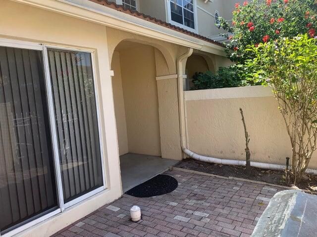 На продажу: $350,000 (2 спален, 2 ванн, 1142 Квадратных фут)