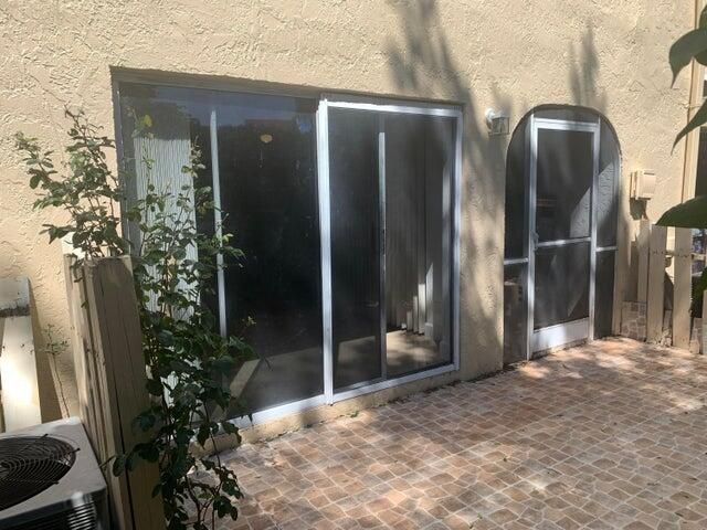 На продажу: $350,000 (2 спален, 2 ванн, 1142 Квадратных фут)