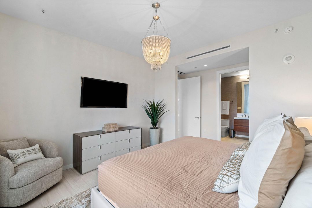 For Sale: $2,650,000 (2 beds, 2 baths, 1792 Square Feet)