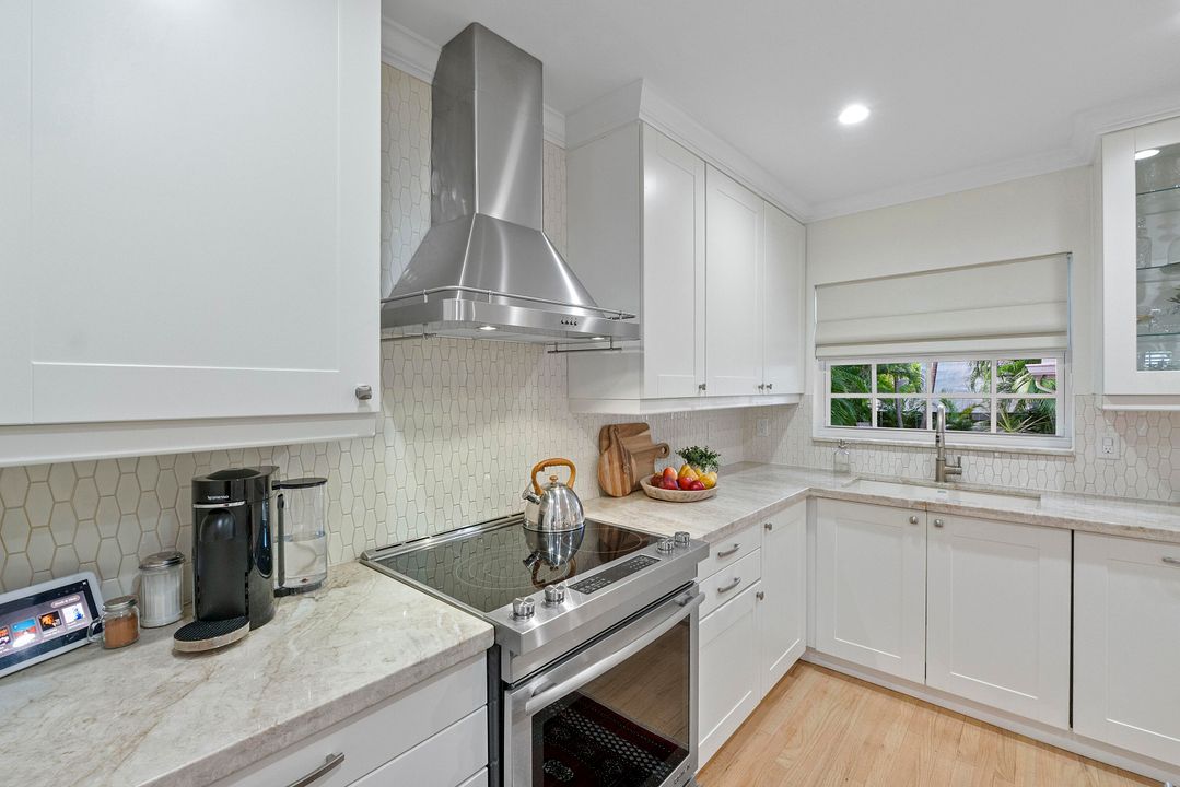 Active With Contract: $1,474,000 (3 beds, 2 baths, 2207 Square Feet)