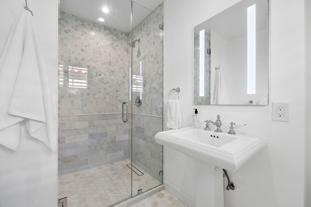 Active With Contract: $1,474,000 (3 beds, 2 baths, 2207 Square Feet)