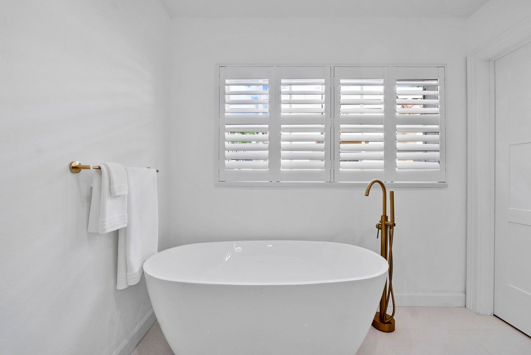 Active With Contract: $1,474,000 (3 beds, 2 baths, 2207 Square Feet)