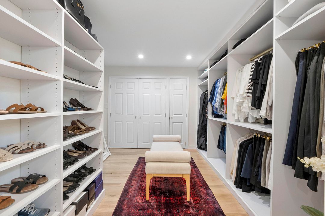 Active With Contract: $1,474,000 (3 beds, 2 baths, 2207 Square Feet)