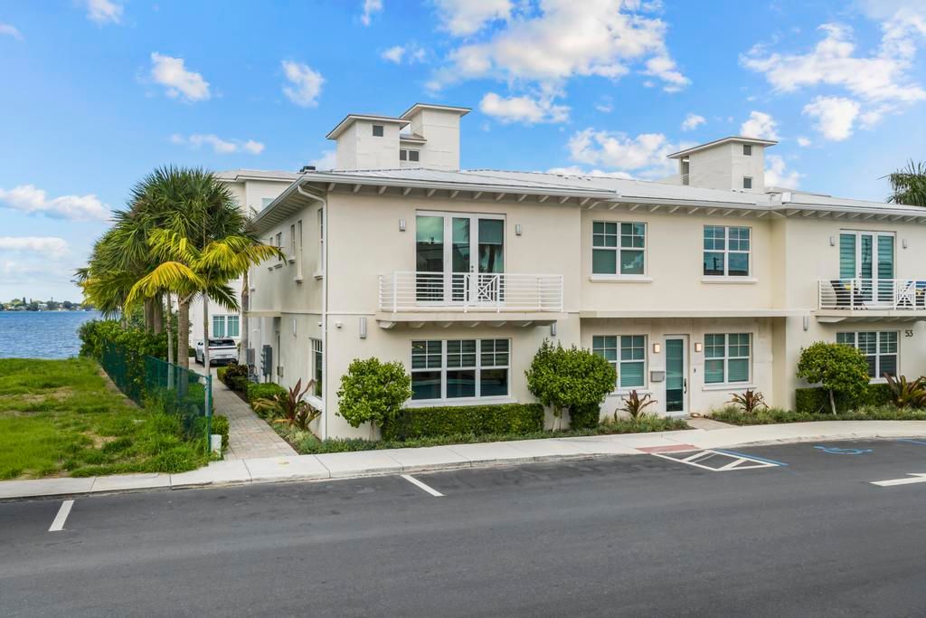 En Venta: $1,150,000 (3 camas, 3 baños, 1771 Pies cuadrados)