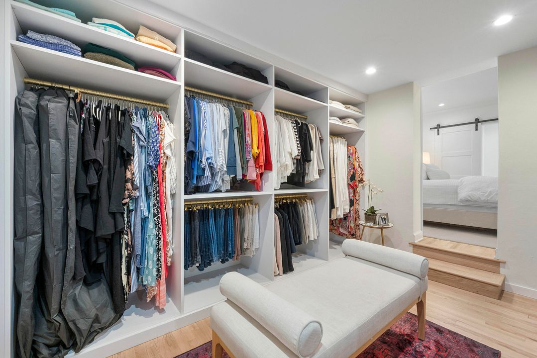 Active With Contract: $1,474,000 (3 beds, 2 baths, 2207 Square Feet)