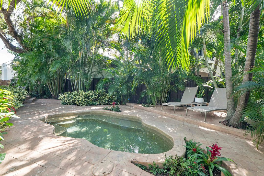 Active With Contract: $1,474,000 (3 beds, 2 baths, 2207 Square Feet)