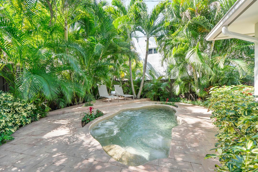 Active With Contract: $1,474,000 (3 beds, 2 baths, 2207 Square Feet)