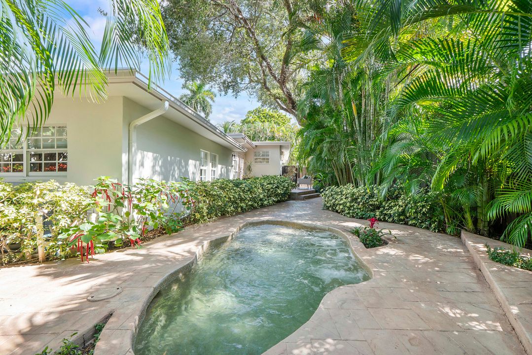 Active With Contract: $1,474,000 (3 beds, 2 baths, 2207 Square Feet)