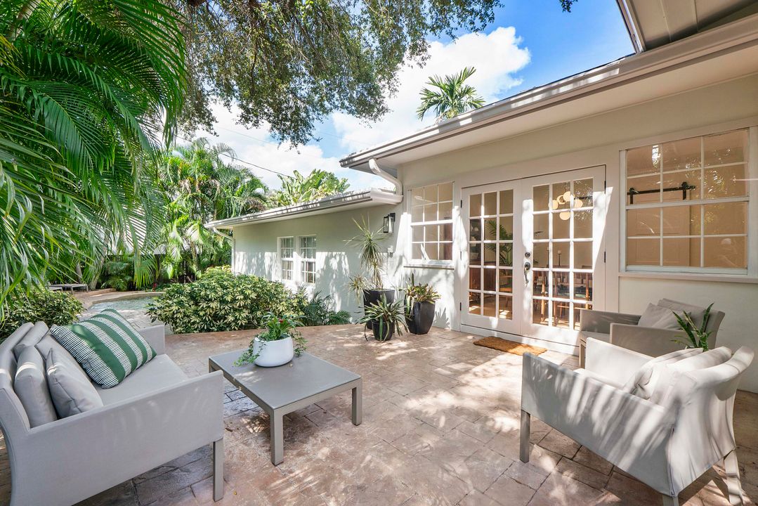 Active With Contract: $1,474,000 (3 beds, 2 baths, 2207 Square Feet)