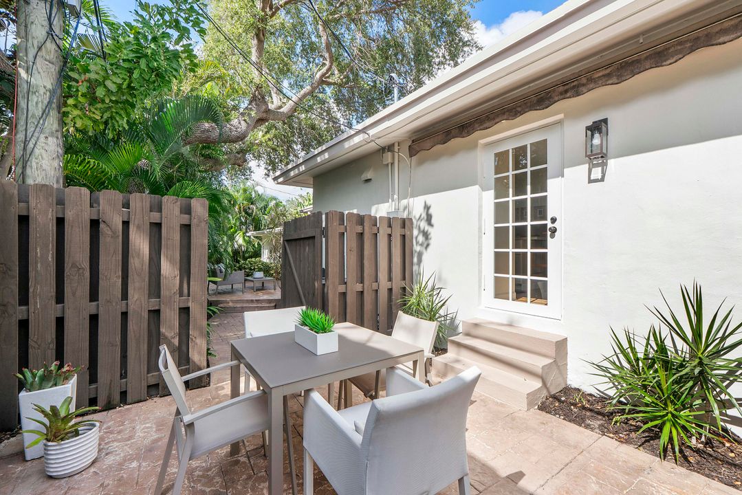 Active With Contract: $1,474,000 (3 beds, 2 baths, 2207 Square Feet)