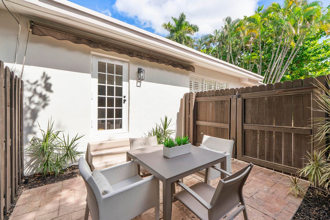 Active With Contract: $1,474,000 (3 beds, 2 baths, 2207 Square Feet)