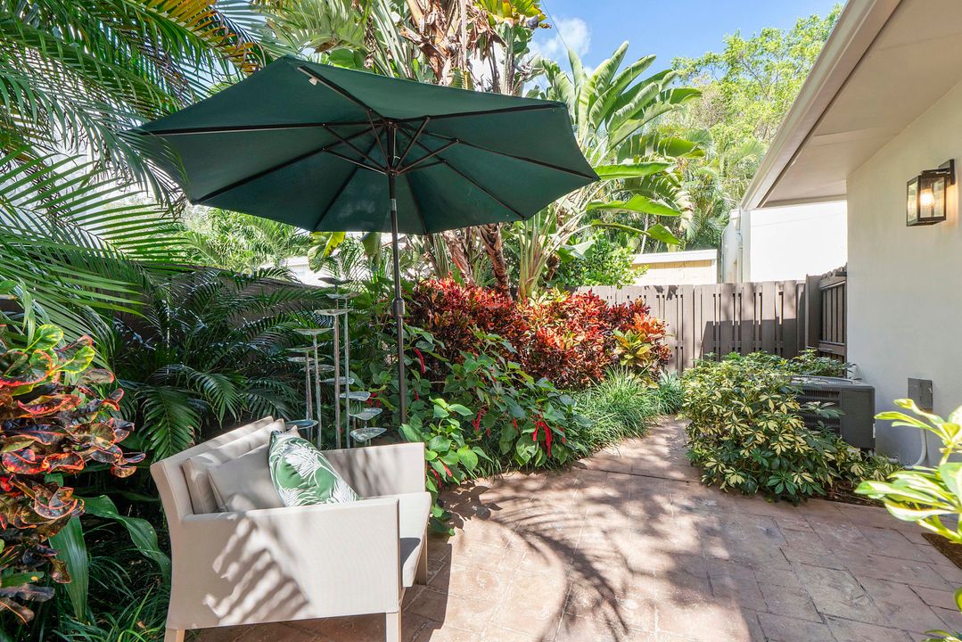 Active With Contract: $1,474,000 (3 beds, 2 baths, 2207 Square Feet)