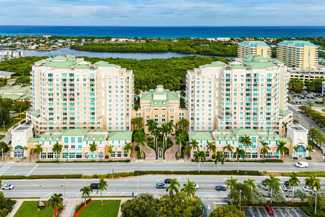 For Sale: $429,000 (2 beds, 2 baths, 1085 Square Feet)