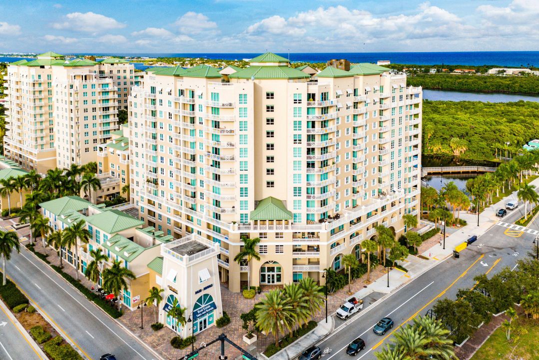 For Sale: $429,000 (2 beds, 2 baths, 1085 Square Feet)