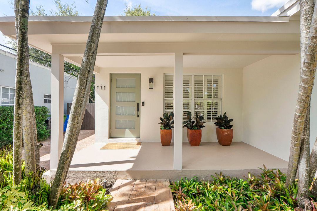 Active With Contract: $1,474,000 (3 beds, 2 baths, 2207 Square Feet)