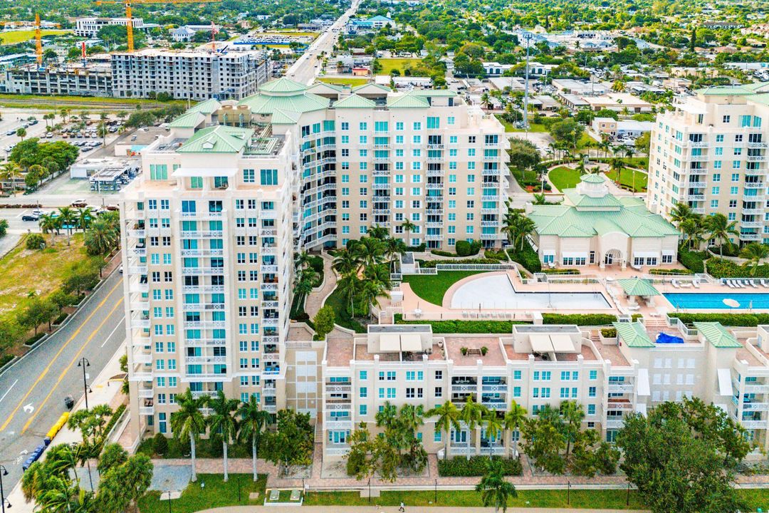 For Sale: $429,000 (2 beds, 2 baths, 1085 Square Feet)