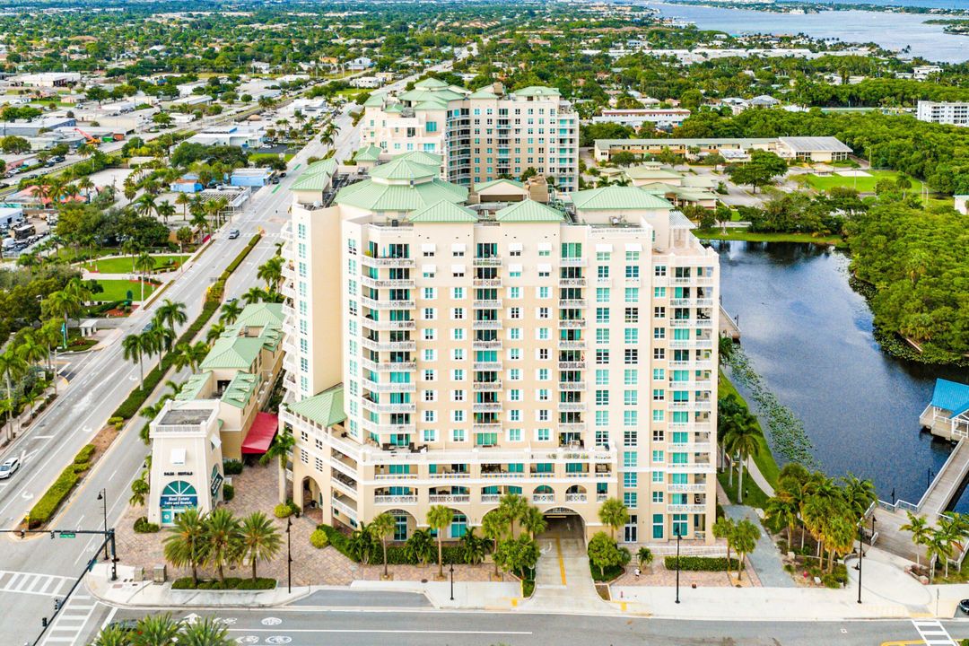 For Sale: $429,000 (2 beds, 2 baths, 1085 Square Feet)