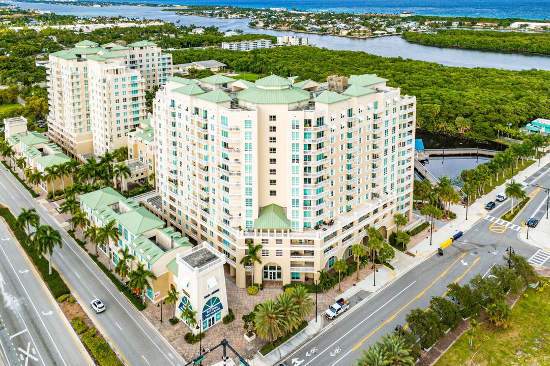 For Sale: $429,000 (2 beds, 2 baths, 1085 Square Feet)