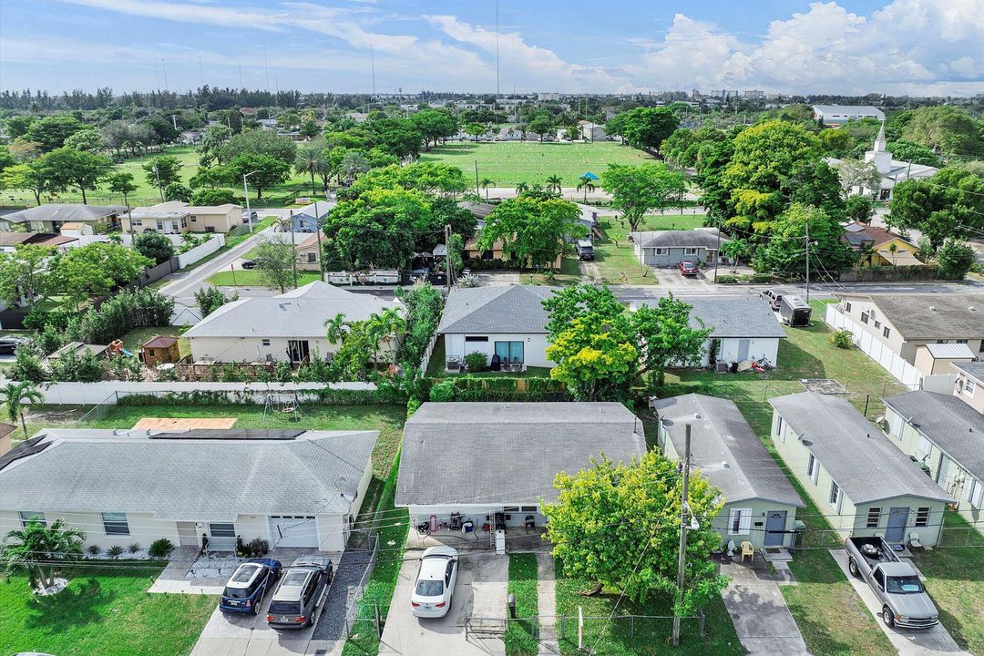 Active With Contract: $340,000 (2 beds, 1 baths, 1272 Square Feet)