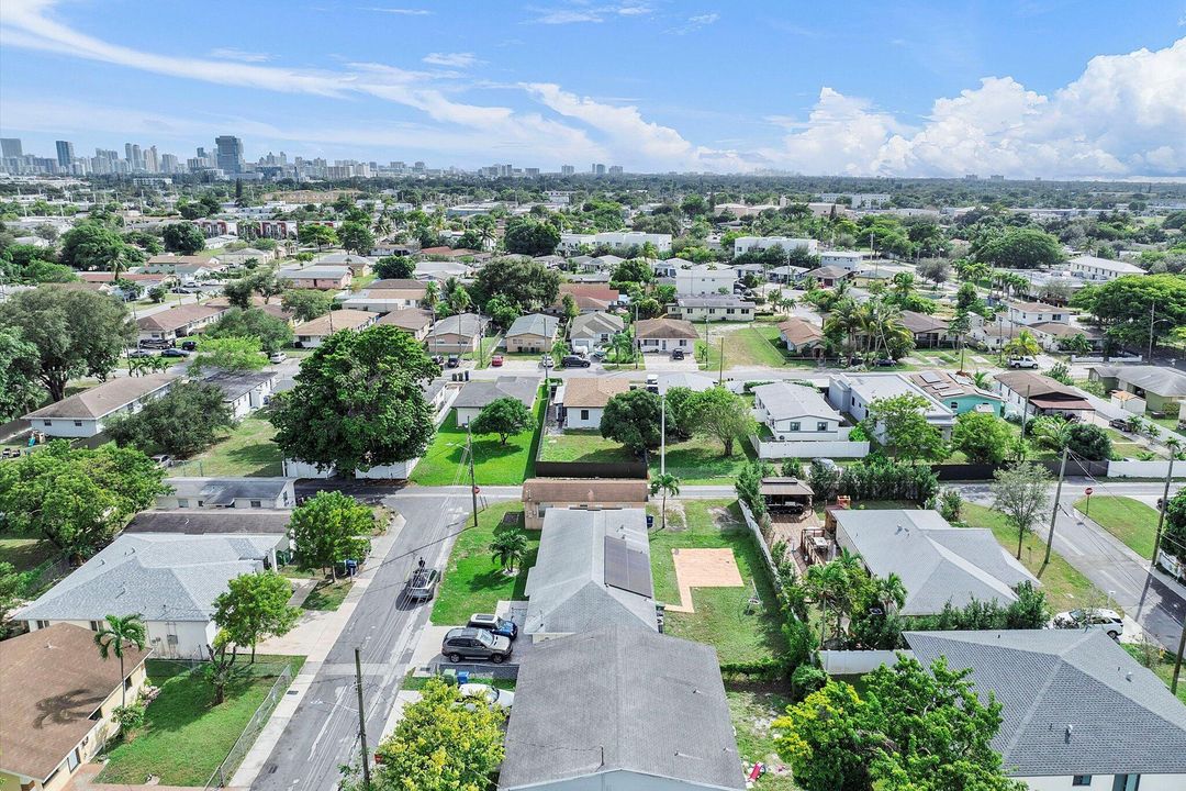 Active With Contract: $340,000 (2 beds, 1 baths, 1272 Square Feet)