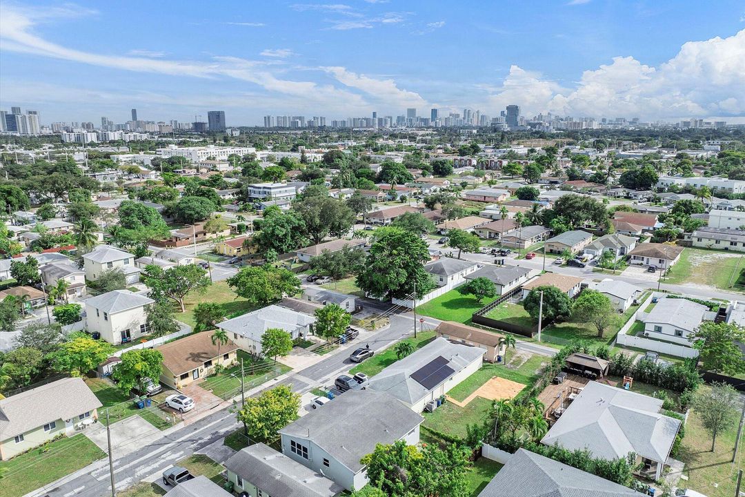 Active With Contract: $340,000 (2 beds, 1 baths, 1272 Square Feet)