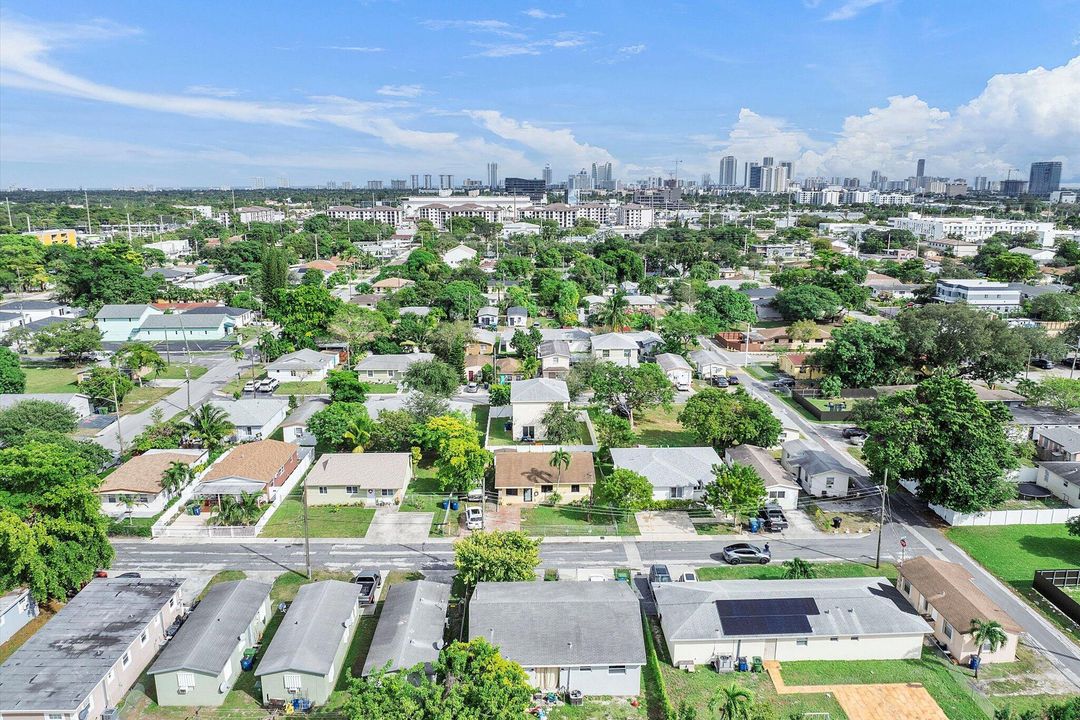 Active With Contract: $340,000 (2 beds, 1 baths, 1272 Square Feet)