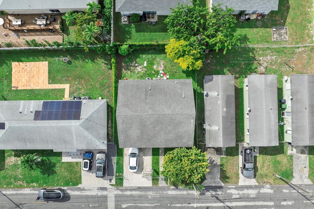 Active With Contract: $340,000 (2 beds, 1 baths, 1272 Square Feet)