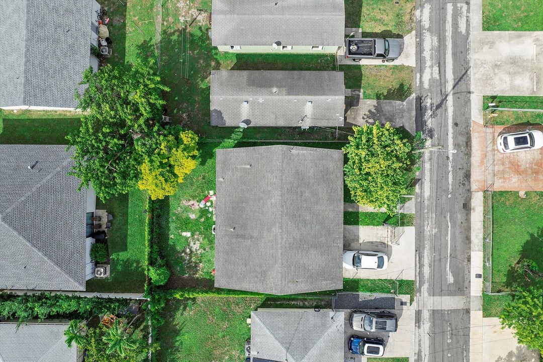 Active With Contract: $340,000 (2 beds, 1 baths, 1272 Square Feet)