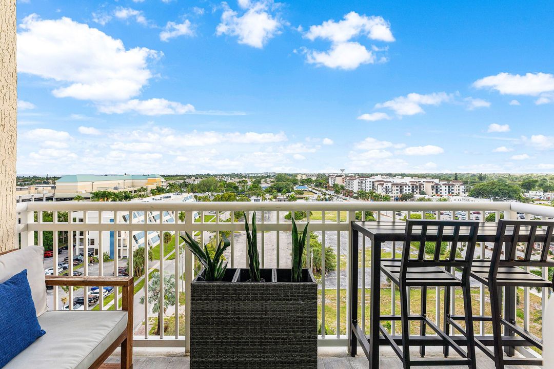 For Sale: $429,000 (2 beds, 2 baths, 1085 Square Feet)