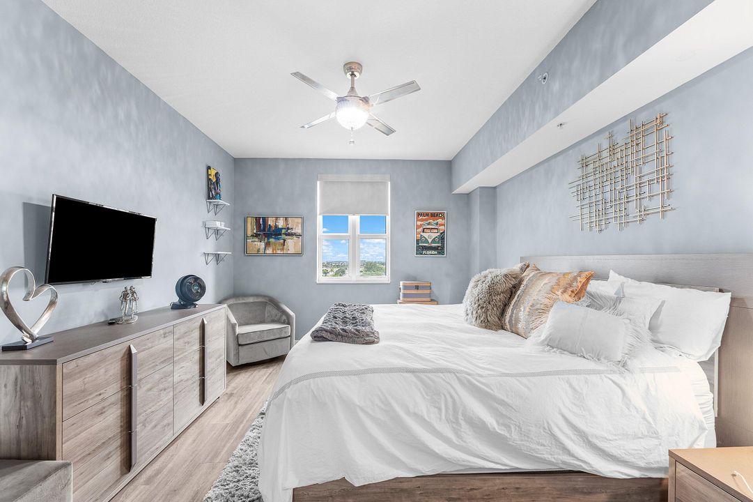 For Sale: $429,000 (2 beds, 2 baths, 1085 Square Feet)