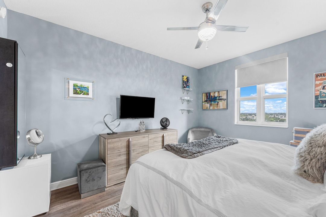 For Sale: $429,000 (2 beds, 2 baths, 1085 Square Feet)