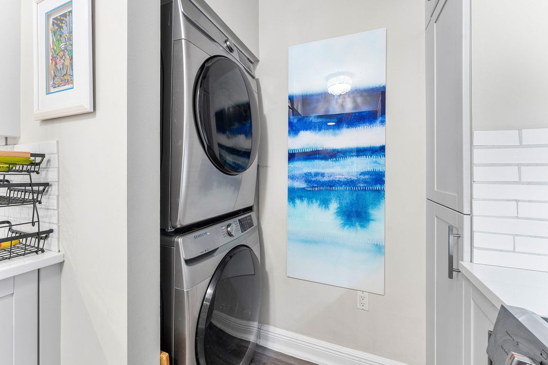 For Sale: $429,000 (2 beds, 2 baths, 1085 Square Feet)