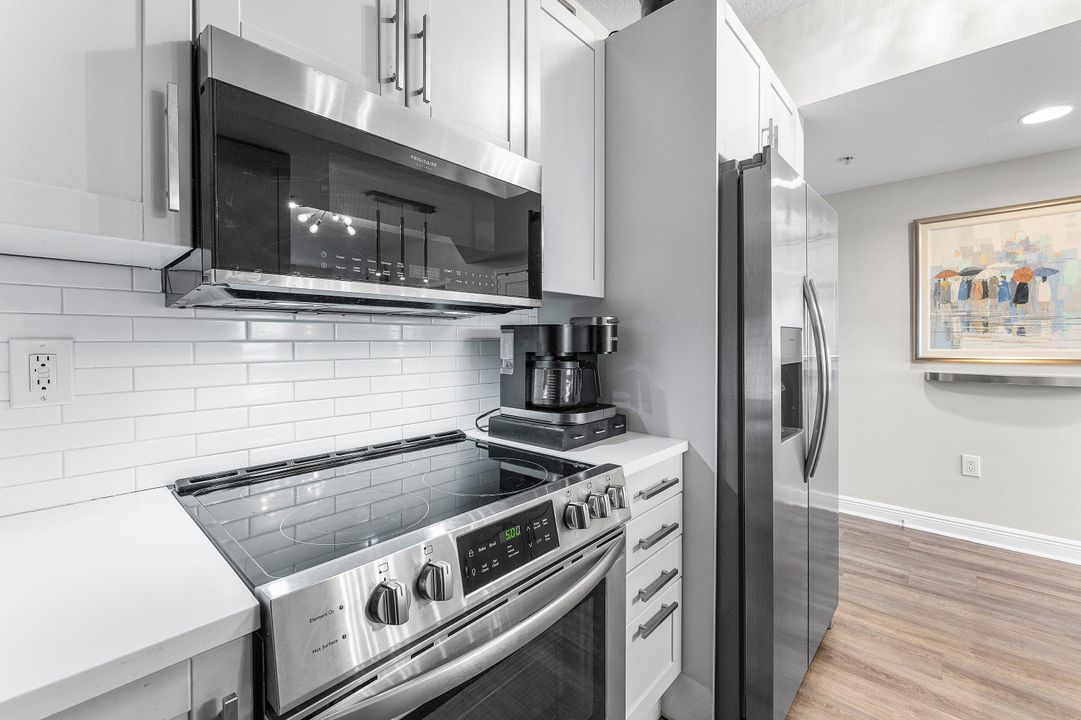 For Sale: $429,000 (2 beds, 2 baths, 1085 Square Feet)