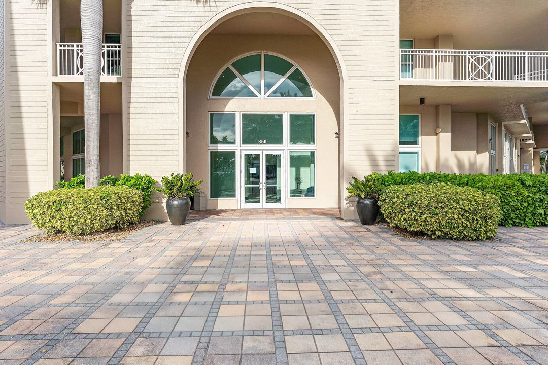 For Sale: $429,000 (2 beds, 2 baths, 1085 Square Feet)