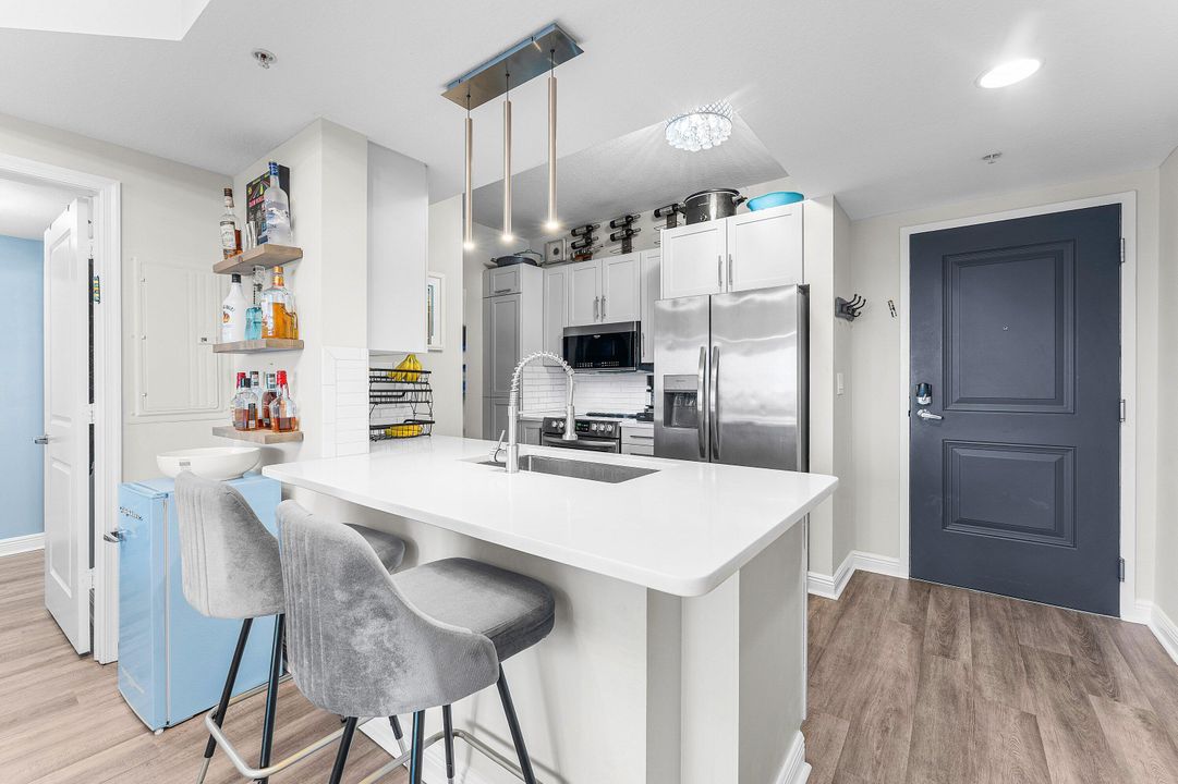 For Sale: $429,000 (2 beds, 2 baths, 1085 Square Feet)