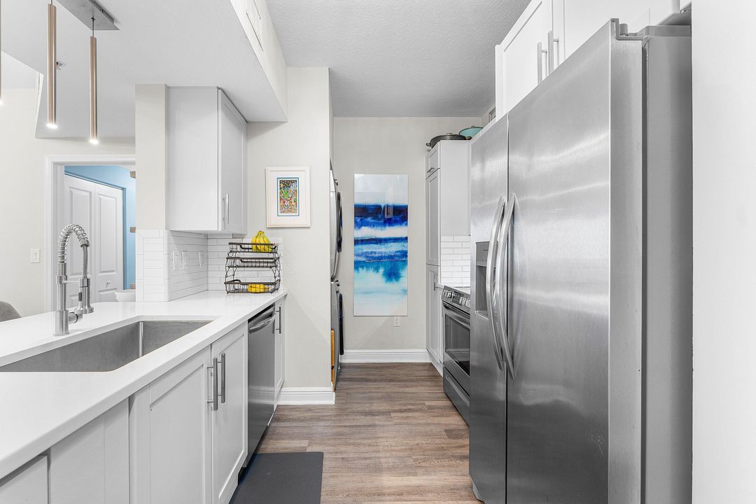 For Sale: $429,000 (2 beds, 2 baths, 1085 Square Feet)