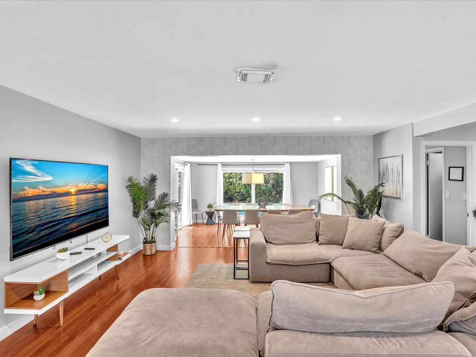 For Rent: $6,250 (4 beds, 2 baths, 2003 Square Feet)