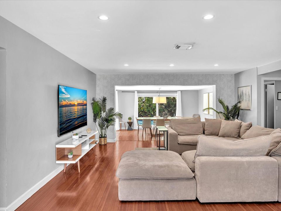 For Rent: $6,250 (4 beds, 2 baths, 2003 Square Feet)