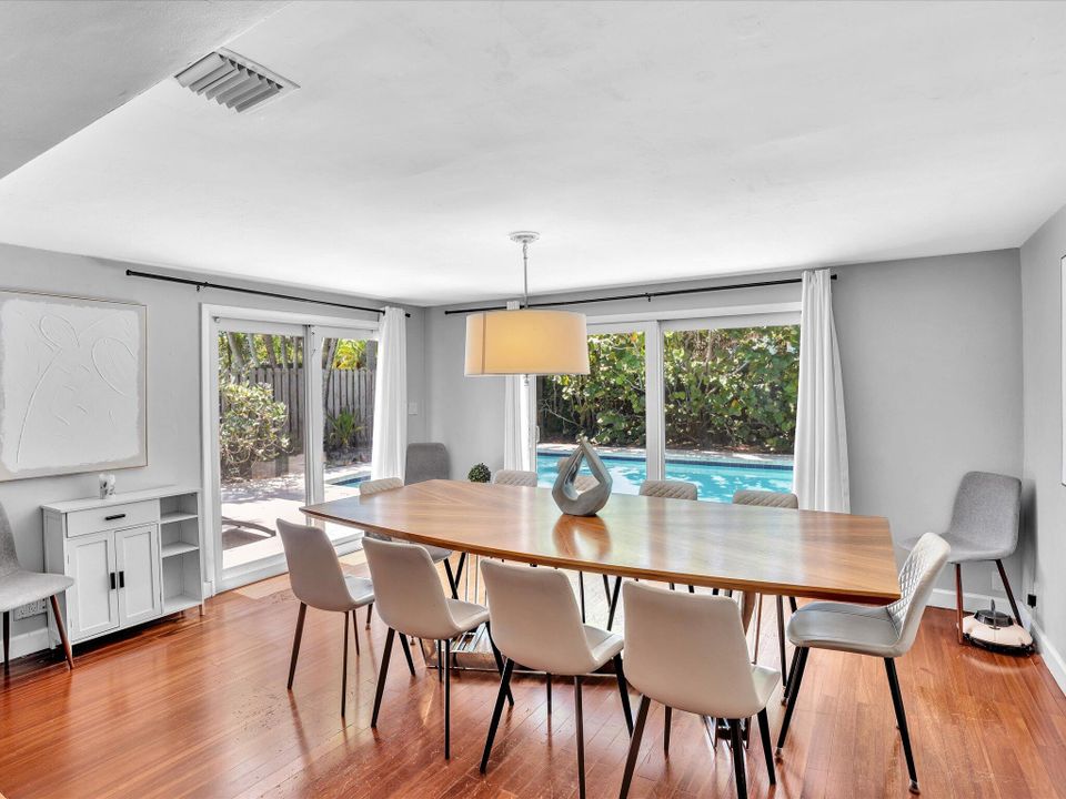 For Rent: $6,250 (4 beds, 2 baths, 2003 Square Feet)