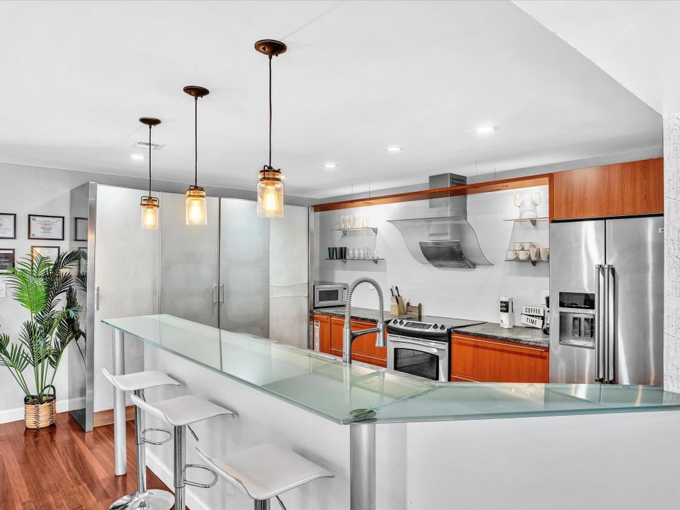 For Rent: $6,250 (4 beds, 2 baths, 2003 Square Feet)