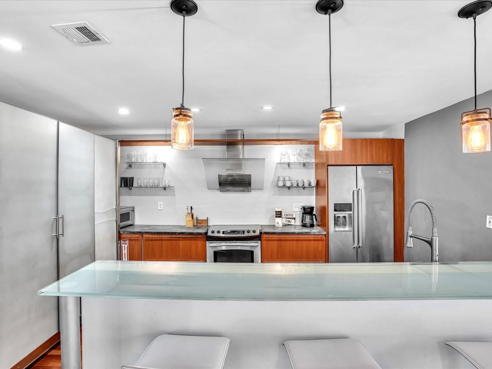 For Rent: $6,250 (4 beds, 2 baths, 2003 Square Feet)