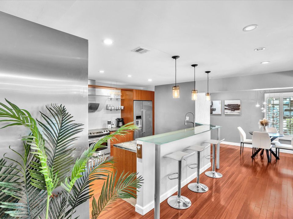 For Rent: $6,250 (4 beds, 2 baths, 2003 Square Feet)